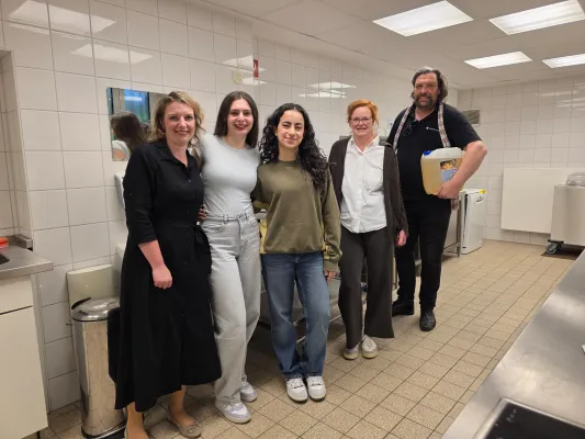 Ölpapst aus Dortmund unterstützt Schüler in Gelsenkirchen Bild: Ölpapst aus Dortmund unterstützt Schüler in Gelsenkirchen