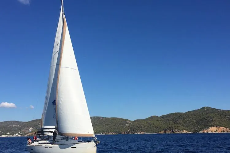 Per Klick zum Charterboot? Was Sie bei Online-Portalen beachten sollten Bild: Per Klick zum Charterboot? Was Sie bei Online-Portalen beachten sollten