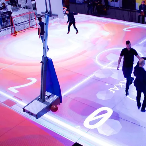 Erstes Fußballspiel weltweit mit digitalem Ball begeistert ISPO-Besucher Bild: Erstes Fußballspiel weltweit mit digitalem Ball begeistert ISPO-Besucher