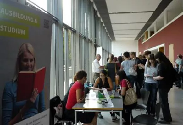 Bild: Studium oder Lehre? Der parentum-Elternabend für die Berufswahl in Bautzen hilft bei der Entscheidung