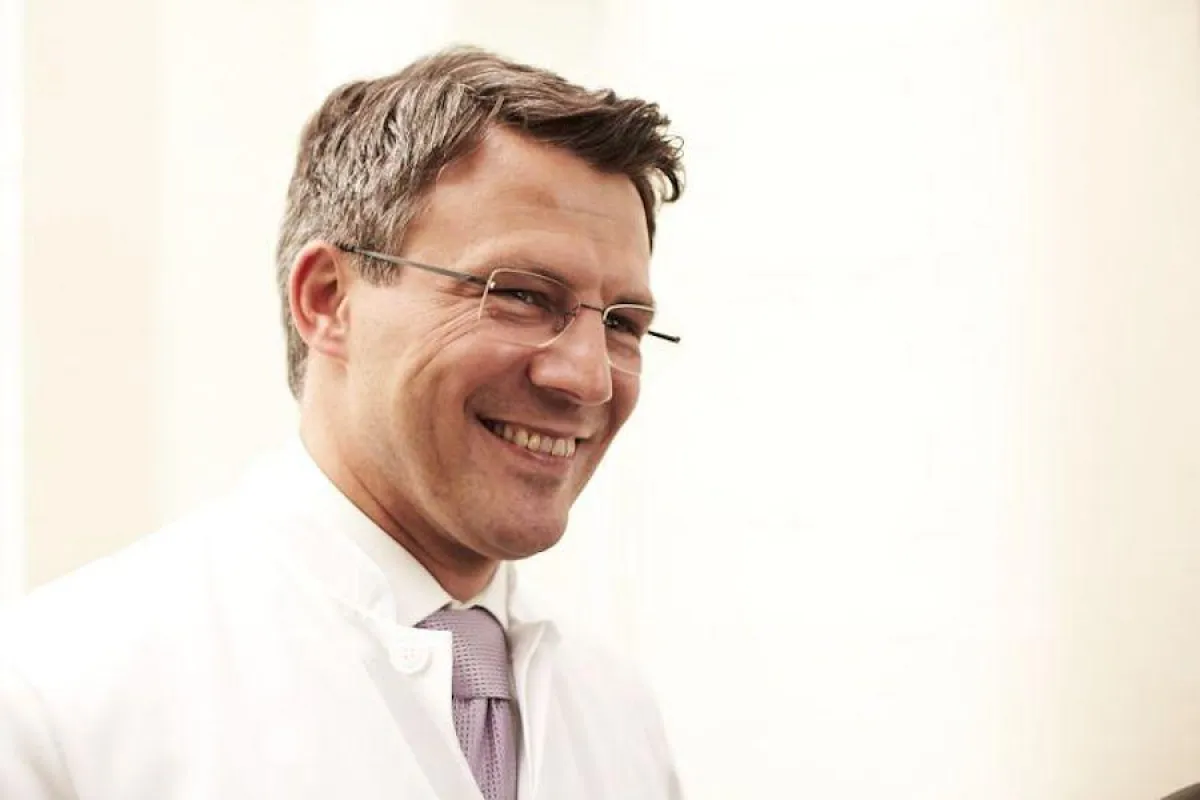 Dr. Adam Stanek - Spezialist für Plastische und Ästhetische Gesichtschirurgie