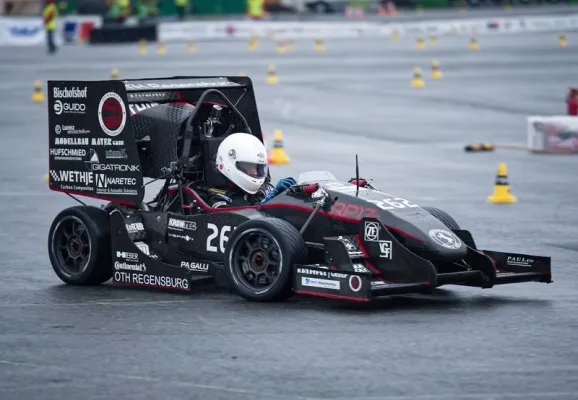 Bild: Platz 5 für OTH Regensburg bei der Formula Student Germany in Hockenheim