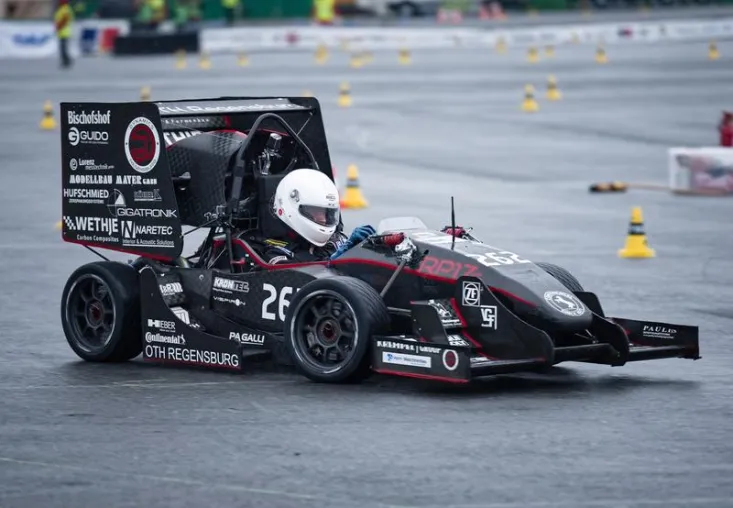 Bild: Platz 5 für OTH Regensburg bei der Formula Student Germany in Hockenheim