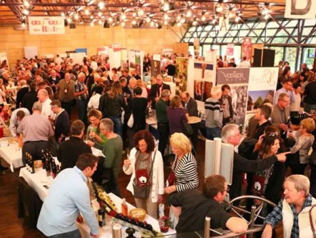 Bild: Spitzenweine locken tausende Besucher in die Stadthalle Fürth