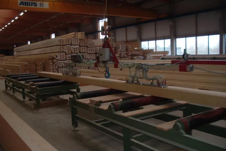 Bild: Vakuumhebegerät für Holzindustrie - AERO-LIFT machts möglich