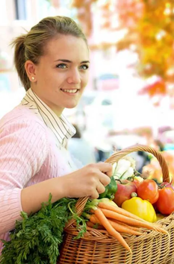 Der beste Weg, die Umwelt zu schonen und Geld zu sparen ist es, die Entstehung von Müll von vornherein zu vermeiden. Zum Beispiel, in dem ein Einkaufskorb benutzt und Lebensmittel ohne Verpackung eink