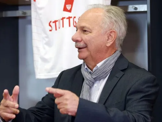 Bild: Liebenauer Sommerfest: Hermann Ohlicher pfeift Fußballturnier an