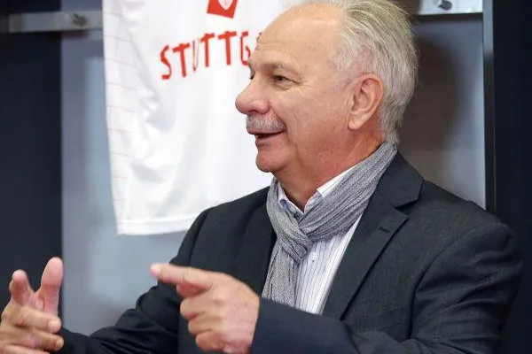 Bild: Liebenauer Sommerfest: Hermann Ohlicher pfeift Fußballturnier an