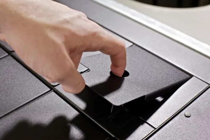 Bild: Sichere und gesicherte Entnahme mit dem Hänel Lean-Lift®