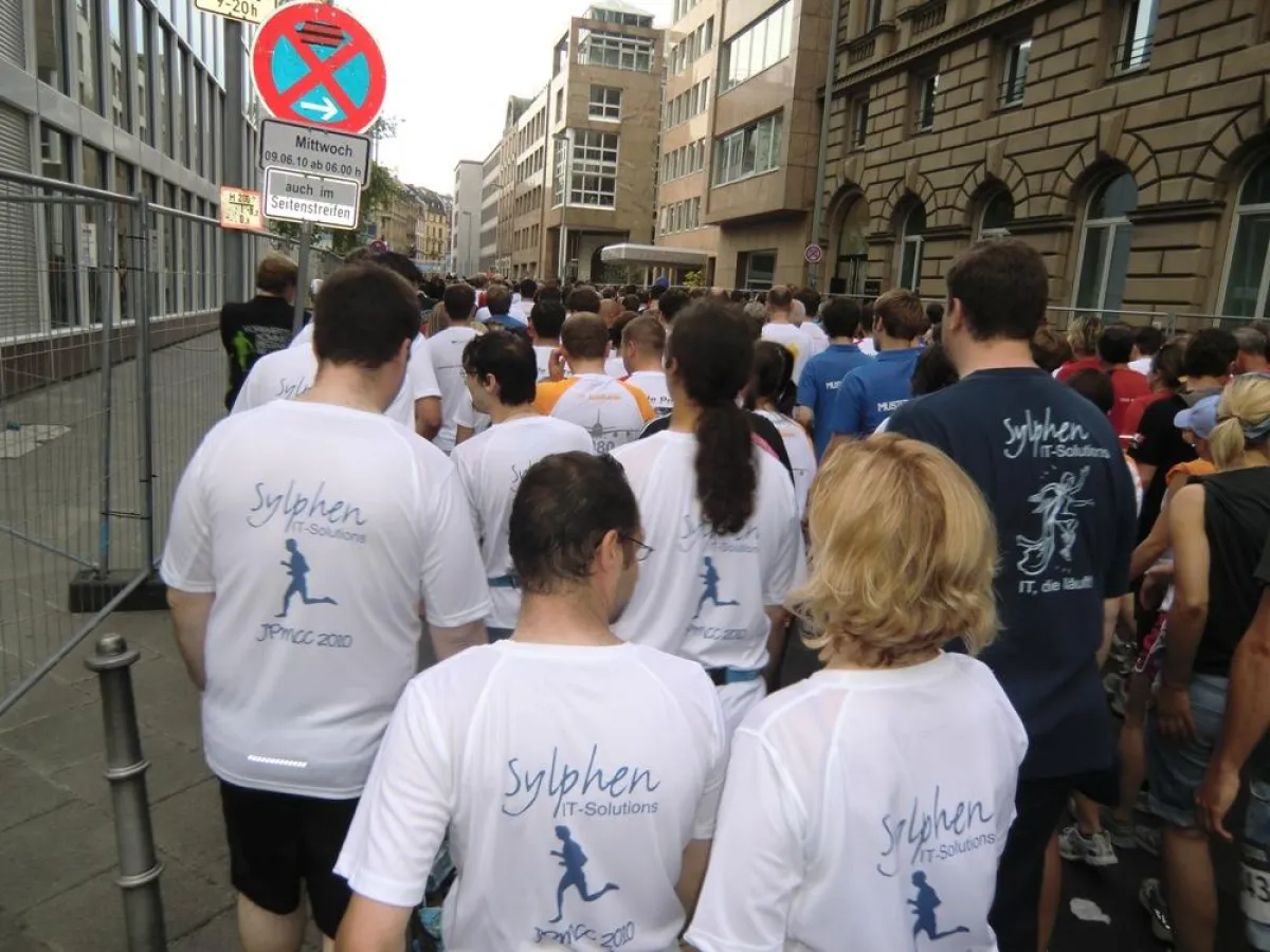 Sylphen Mitarbeiter bei der Startaufstellung zum JPMCCC 2010