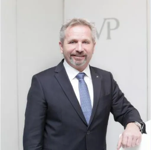 Gütersloh mit VON POLL IMMOBILIEN-Shop: Ehemalige Pralinothek nun Standort für Maklerkompetenz Bild: Gütersloh mit VON POLL IMMOBILIEN-Shop: Ehemalige Pralinothek nun Standort für Maklerkompetenz