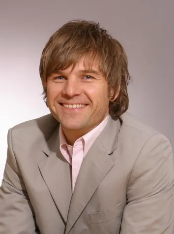 PARTNER AG fördert Nachwuchstalente und startet Baumhaus-Projekt Bild: PARTNER AG fördert Nachwuchstalente und startet Baumhaus-Projekt