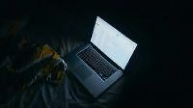 Bild: Romance und Dating Scam - Verliebt, Verlobt, Hereingelegt