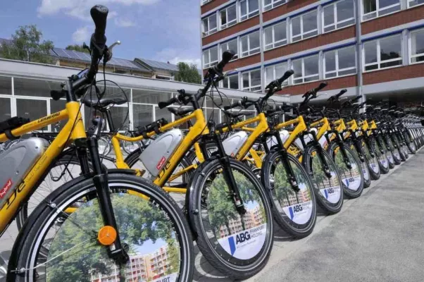 Bild: Überdachte Ladestationen für E-Bikes durch neue Kooperation von LeaseRad für zukunftsweisende Mobilität