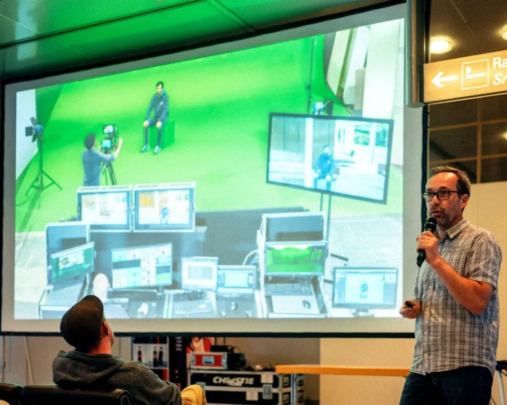 (Foto: hl-studios, Erlangen) Jürgen Hinterleithner präsentiert auf dem CGI-C das Hybrid Studio live