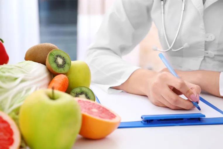 Bild: Ernährungstherapie nach Dünndarmkrebs: Prof. Dr. Markus Masin entwickelt systematische Betreuungskonzepte