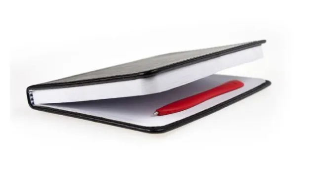Bild: Der Slim Pen mit Notizbuch-Halterung im Red Dot Shop