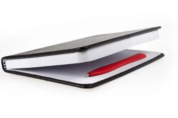 Bild: Der Slim Pen mit Notizbuch-Halterung im Red Dot Shop