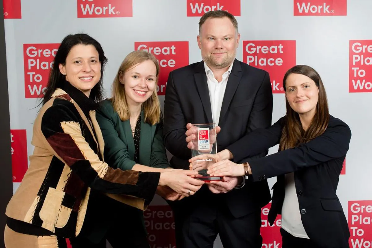 Sina Walter, Katharina Meerpohl, Markus Becker und Jennifer Riedasch nahmen den Award entgegen.