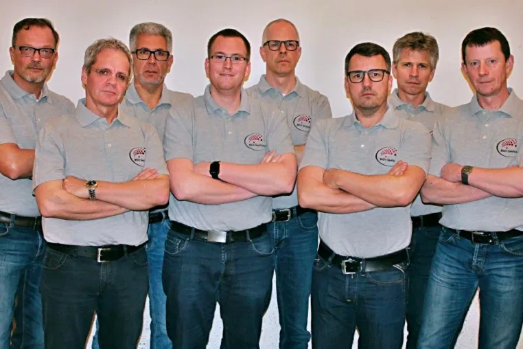 Bild: Singende Männer wollen bauen statt spülen!