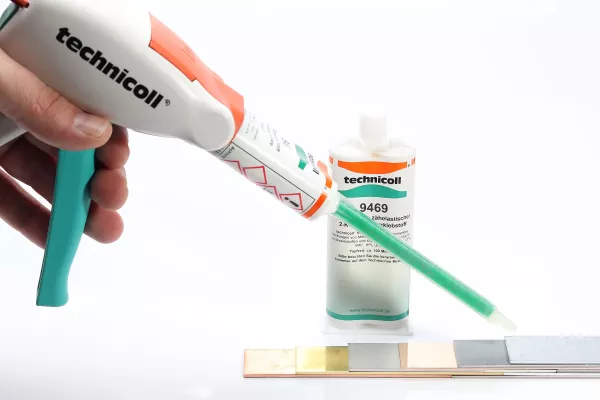 Bild: Wo Hochleistungskleber in ihrem Element sind: Beste Verbindungen - Klebstoffe im Metall- und Leichtbau