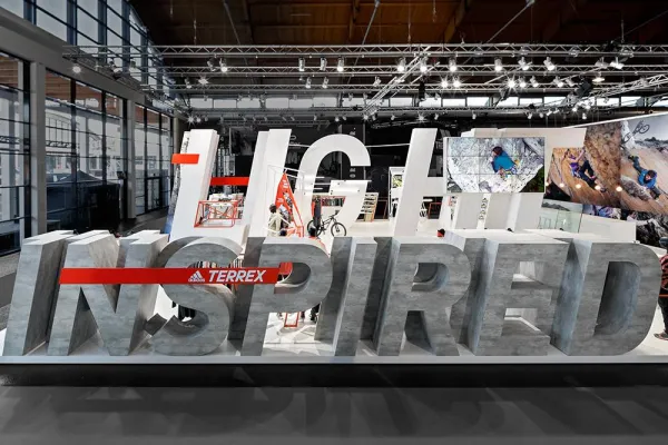 Bild: Dart inszeniert neue OutDoor-Bühne für adidas TERREX