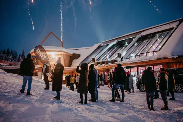 Bild: Von den Gastgebern des Bergdorf Prechtlgut: Grand Opening des Aster’s Mountainclub im Snow Space Salzburg