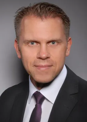 Bild: Business-Meeting am schönen Spree-Ufer