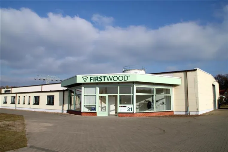 Bild: Neue Produktionsstätte der Firstwood GmbH derzeit ausgelastet