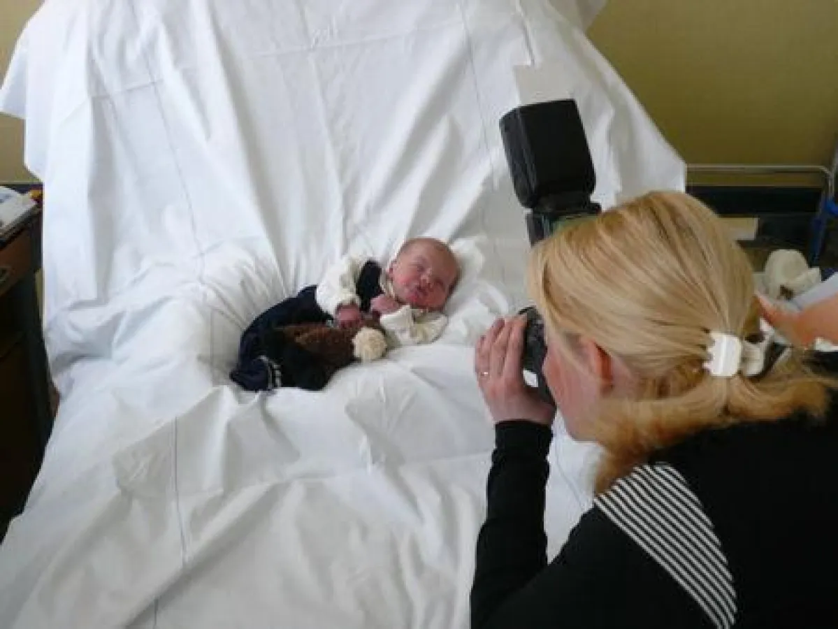 Sandra Kappel-Heßmann fotografiert die Neugeborenen im St. Martinus-Hospital, Olpe und St. Josefs-Hospital, Lennestadt.