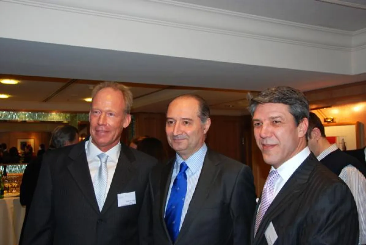 Business-Brücke der BASIC GmbH Wirtschaftsprüfungsgesellschaft: Jürgen M. Liebig, Botschafter Ali Ahmet Acet und  Ömer Baskan (von links)