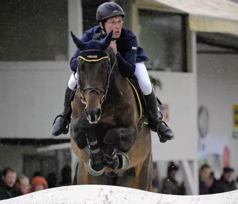 Bild: „Preis der Firma GEZE GmbH“ beim 14. Hohenzollern Reitturnier – GEZE Team für German Masters qualifiziert