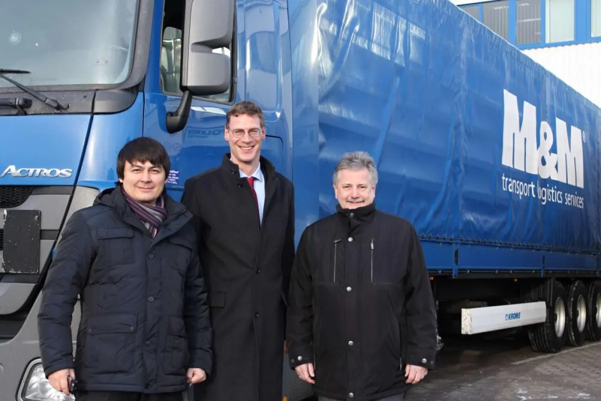 Dmitry Ivanov  (Sharp Russia), Thorsten Meincke (M&M) und Christian Koop (Sharp Europe) (v.l.)