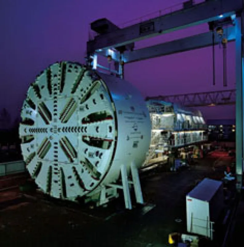 Auch bei den großen Tunnelvortriebs-maschinen von Herrenknecht spielt moderne IT eine wichtige Rolle. Mit Hilfe von visionapp-Produkten und Know-how laufen die zentralen Server des Unter-nehmens reibu
