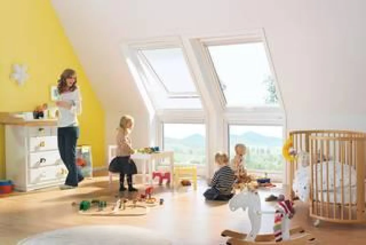 Nachhaltiger Dachausbau mit Wohlfühlklima lässt für die Kinder aufgrund der großzügigen Dimensionen ein wahres Paradies entstehen.
