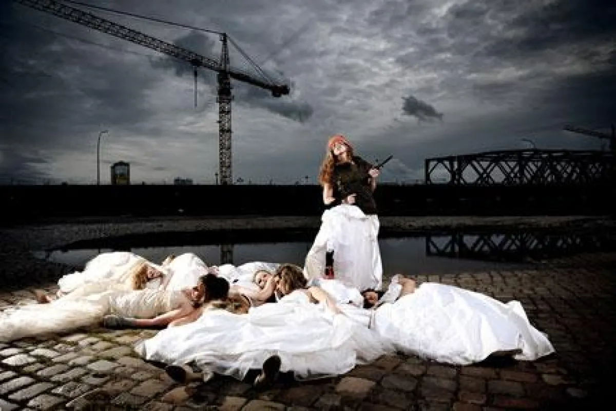 Trash The Dress Event der weddix-Bräute in Hamburg