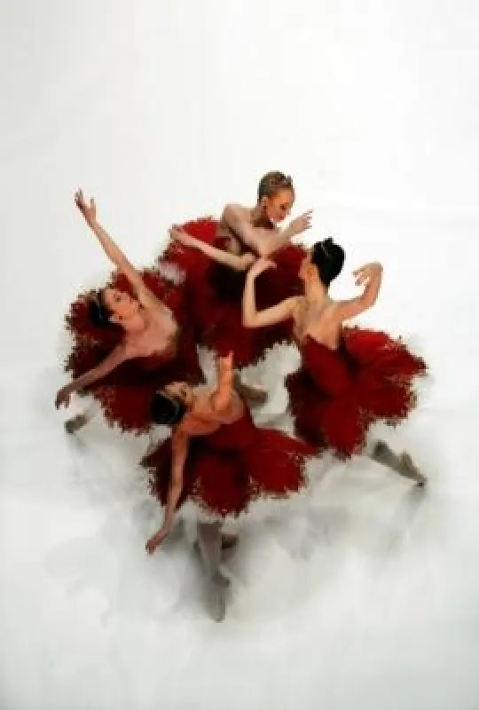 Semperoper Dresden: «4 Farben Rot» ein vierteiliger Ballettabend, Foto: © Costin Radu, Dresden