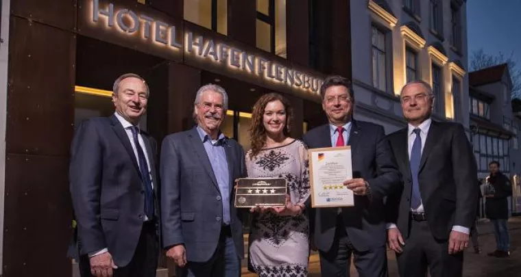 Hotel Hafen Flensburg nun offiziell mit vier Sternen Bild: Hotel Hafen Flensburg nun offiziell mit vier Sternen