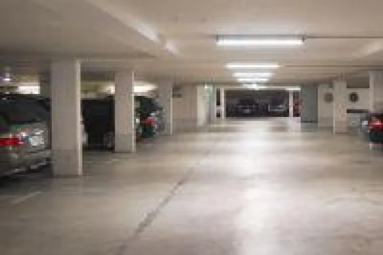Enorme Lichtverbesserung und Energieeinsparung in Tiefgarage durch Umrüstung von Leuchtstoffröhren auf Bild: Enorme Lichtverbesserung und Energieeinsparung in Tiefgarage durch Umrüstung von Leuchtstoffröhren auf