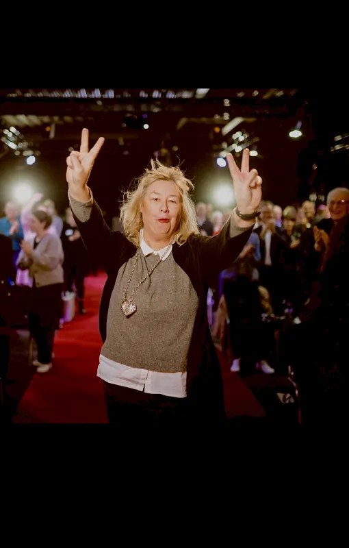 Ute Wulfert rockt die Bühne (© Foto Dominik Pfau)