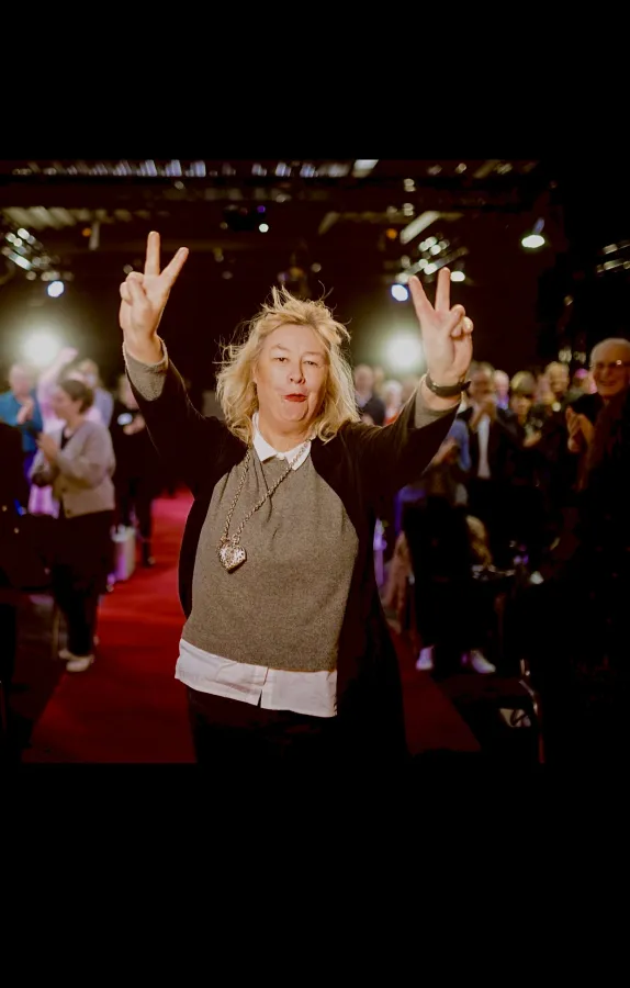 Ute Wulfert rockt die Bühne  (© Foto Dominik Pfau)