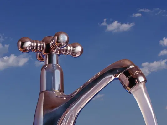 Bild: Gedanken von SKD Frankfurt GmbH zum Umgang mit Trinkwasser: Wasser marsch – oder lieber sparen?