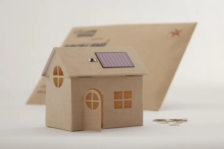 Bild: Papierhaus mit Solarenergie