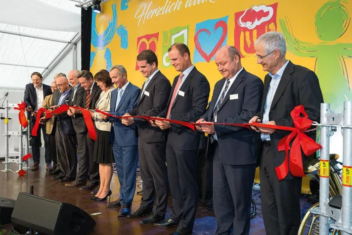 Bild: Offizielle Eröffnung der Gerüstproduktion in Günzburg