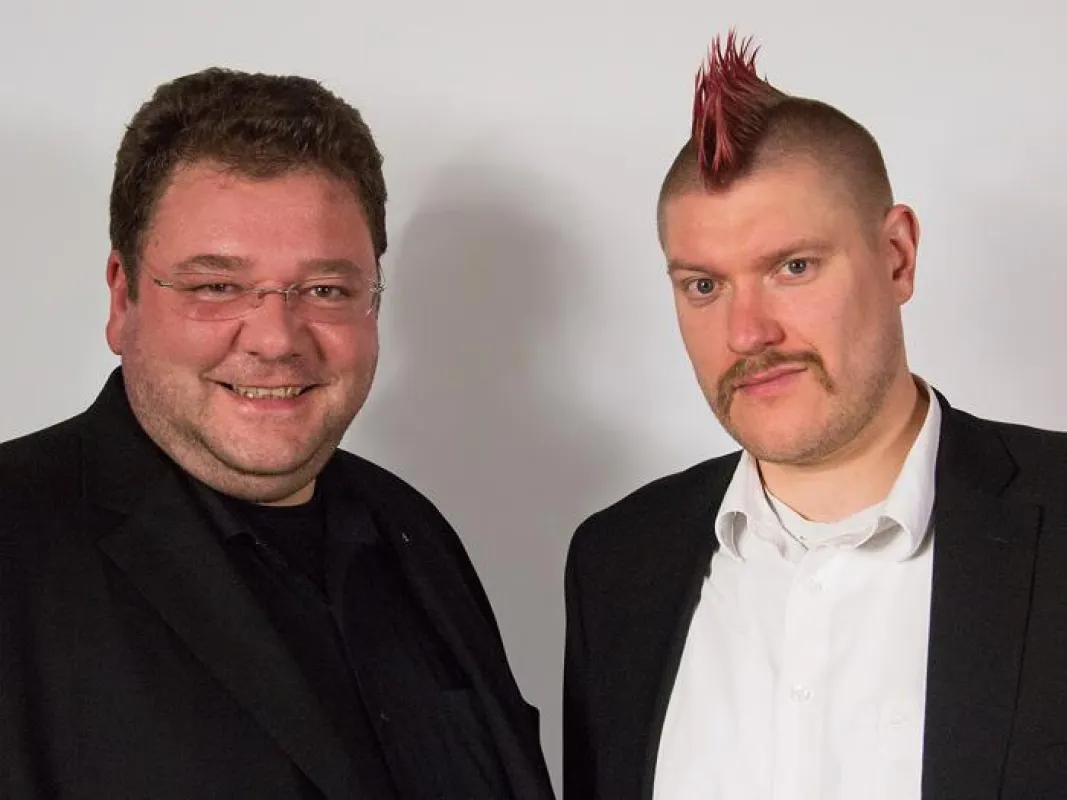 IOP Vorstandsmitglied Bernd Zipper (links) und Social Media Experte Sascha Lobo (rechts)