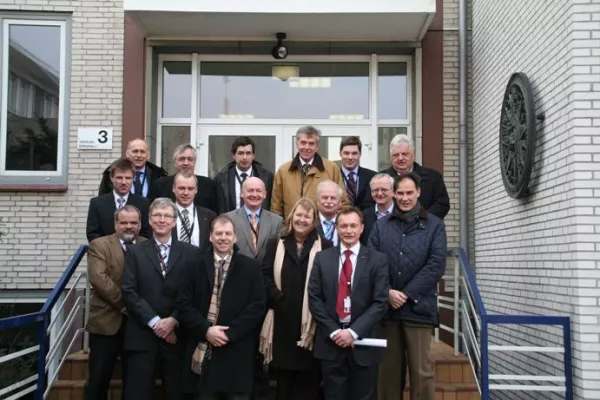 Raytheon Anschütz Gastgeber des „Arbeitskreis Wehrtechnik“ Bild: Raytheon Anschütz Gastgeber des „Arbeitskreis Wehrtechnik“