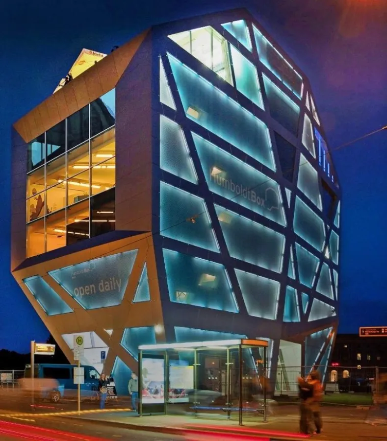 Veranstaltungsort ist die Humbold-Box am Schlossplatz