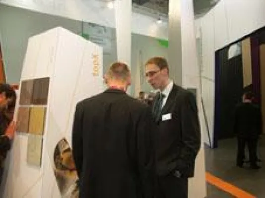 Bild: Duropal auf weltgrößter Messe der Möbelzulieferer – Arnsberger Unternehmen präsentiert neue Oberfläche