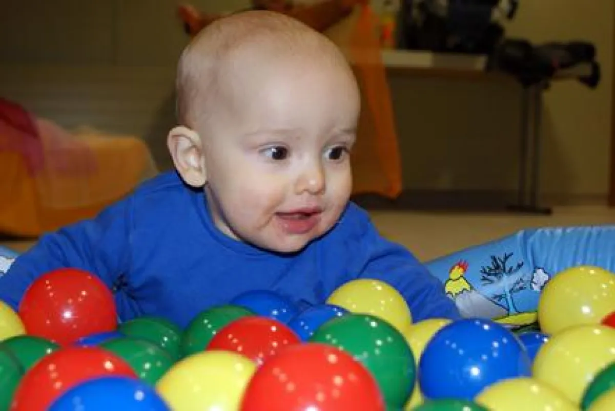 Baby-Spass im Bälle-Bad mit ElBa