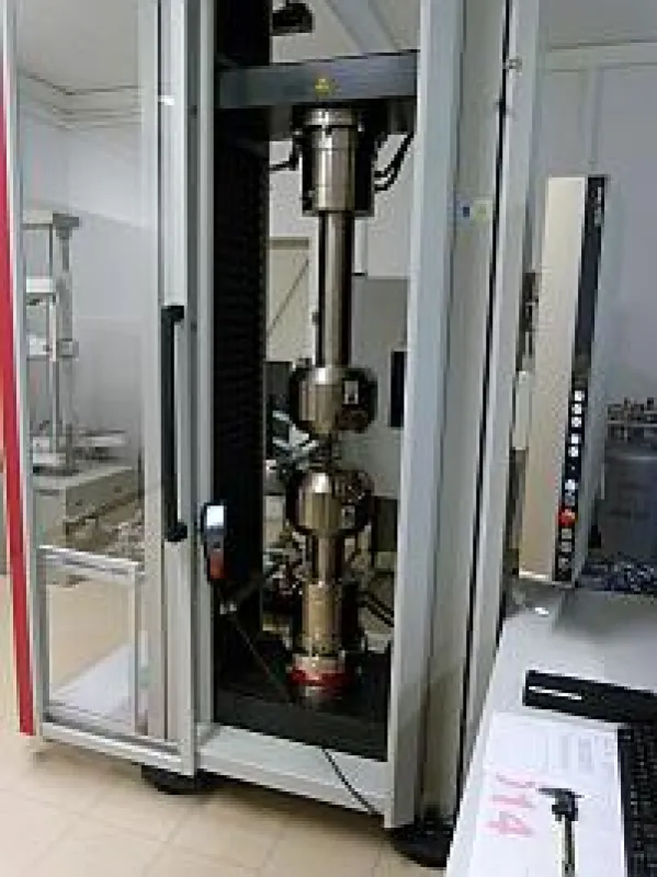 Modernes Lastrahmendesign der AllroundLine 250 kN